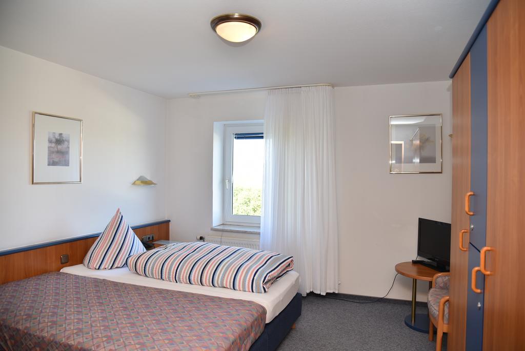 Hotel An Der Alten Porzelline Neuhaus am Rennweg Ruang foto